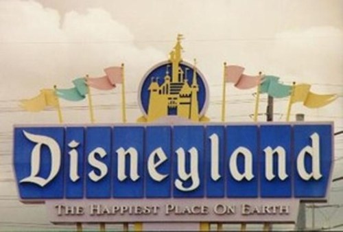 Disneyland-Sign---24176916